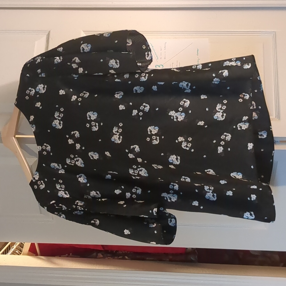 Black floral ruffle sleeve blouse